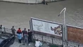 Dereye düşen çocuk vatandaşların müdahalesiyle kurtarıldı