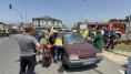 Otomobiller çarpıştı, yolcu araçta sıkıştı: 3 yaralı