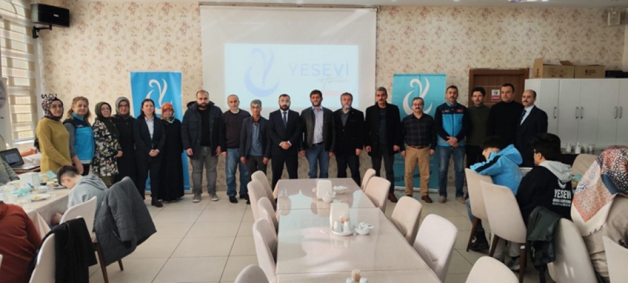 11 SU KUYUSUNUN HATIRA TABLOLARI ŞEHİT AİLELERİNE HEDİYE EDİLDİ