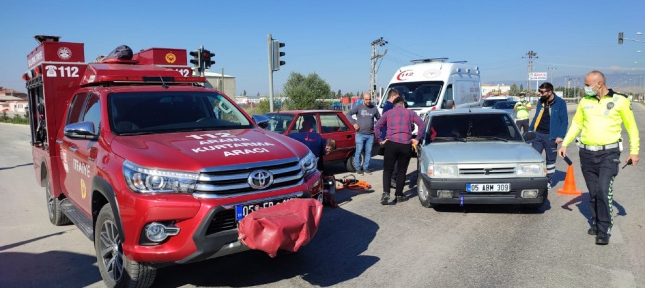 2 OTOMOBİL ÇARPIŞTI 5 YARALI