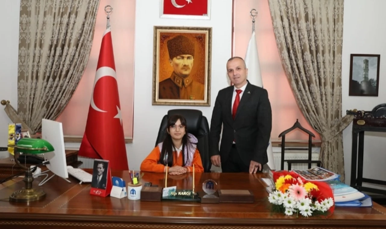 23 Nisan'da Belediye Başkanlığı Zeynep Öykü Bal'a Teslim Edildi