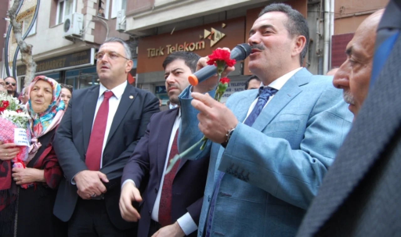 AK PARTİ ADAYLARINDAN GÖVDE GÖSTERİSİ