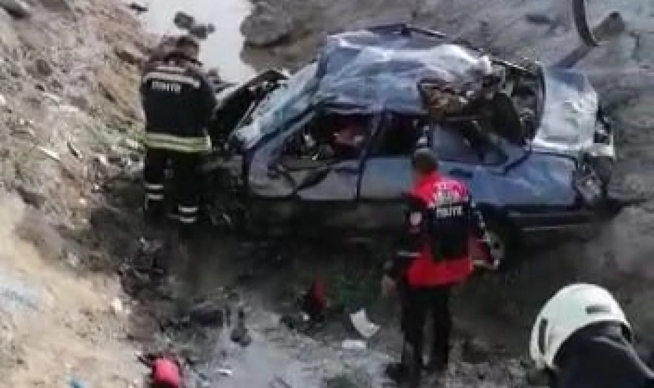 Amasya'da Otomobil Sulama Kanalına Uçtu, Anne ve Oğlu Öldü Kızı Yaralı