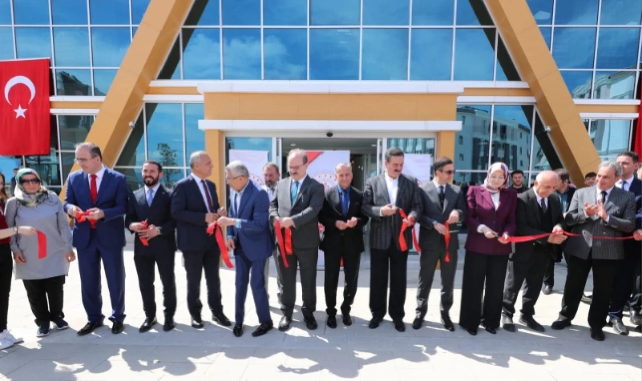 Bakan Yardımcısı Çam, Suluova'da Açılışa Katıldı