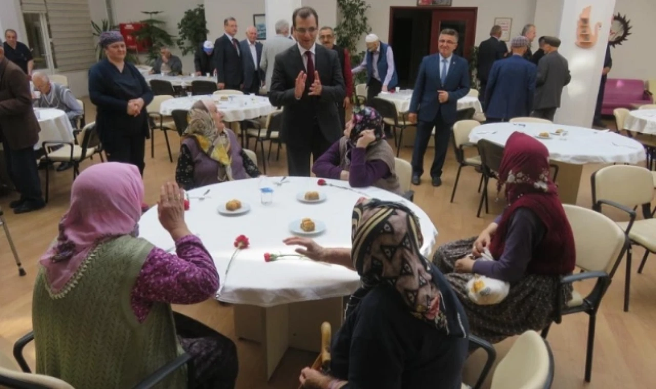 BAYRAMDA ULU ÇINARLARIMIZ UNUTULMADI