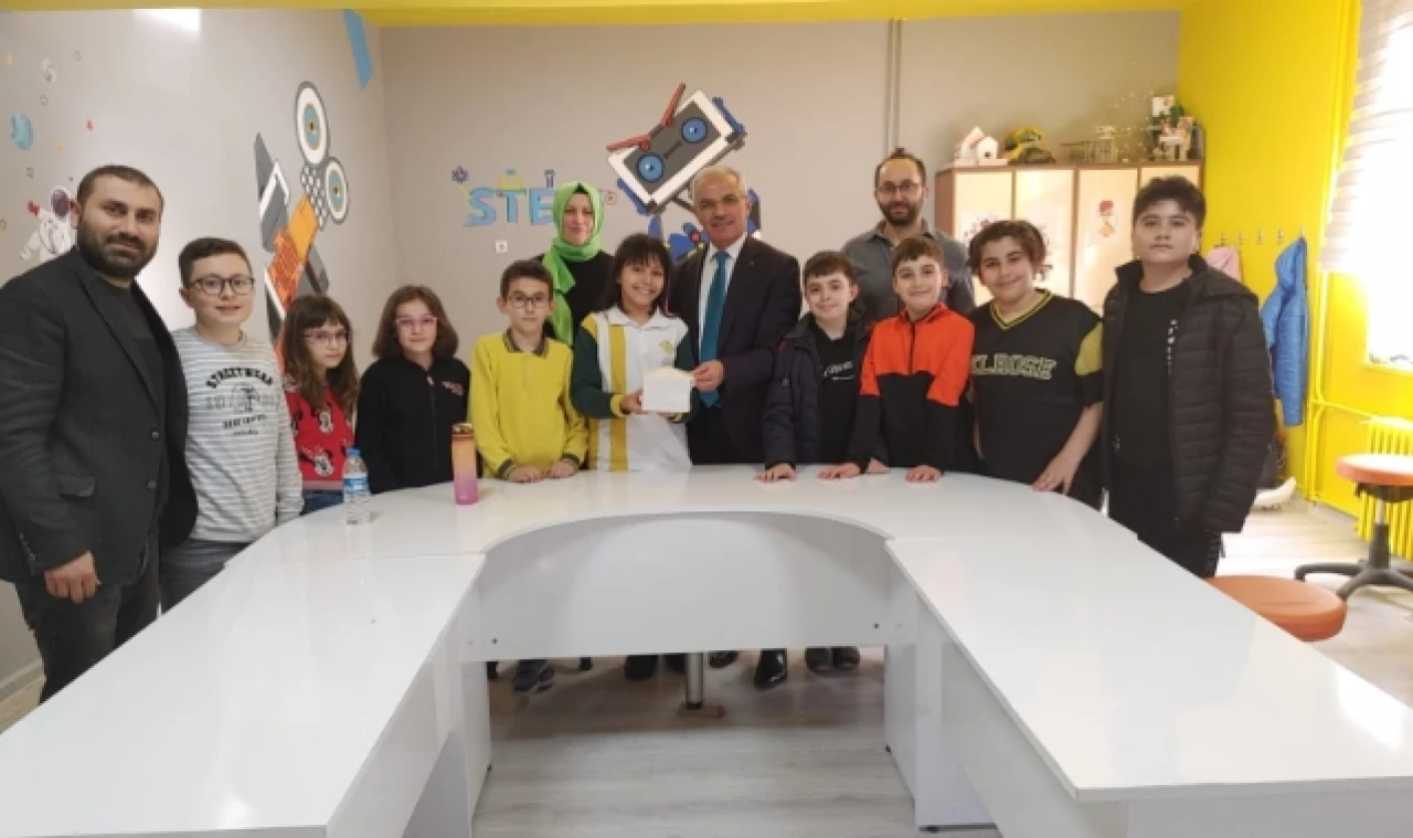 BİR TUĞLA DA SENDEN