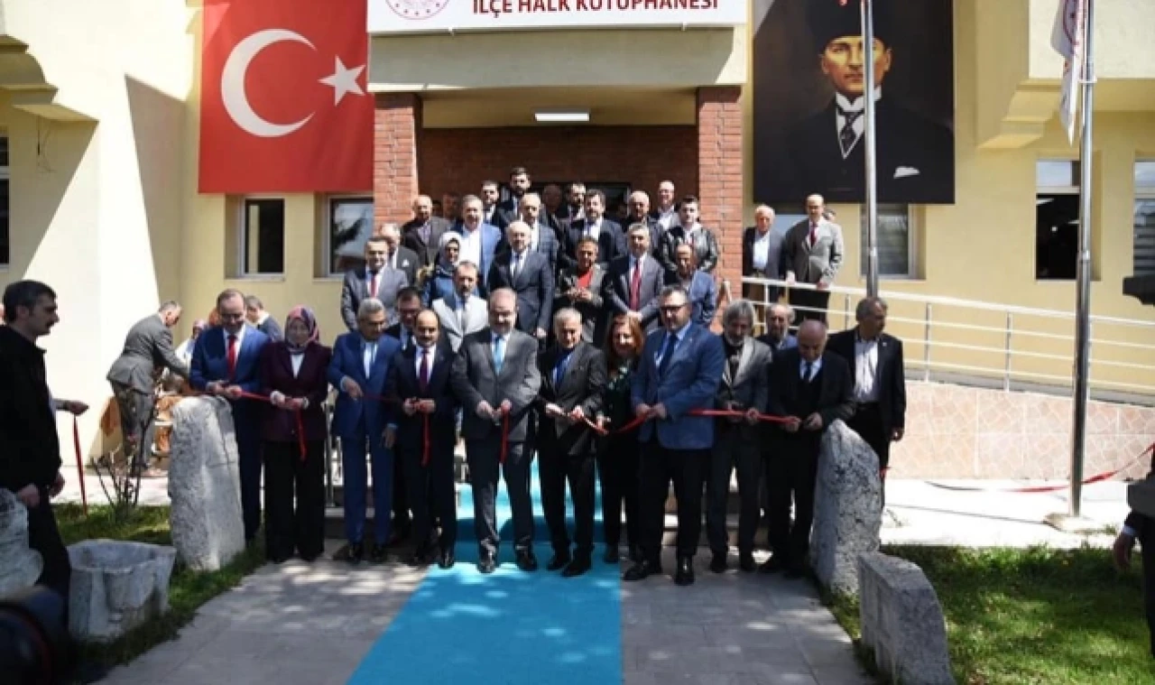 Kültür ve Turizm Bakan Yardımcısı, Gümüşhacıköy İlçe Kütüphanesinin Açılışına Katıldı