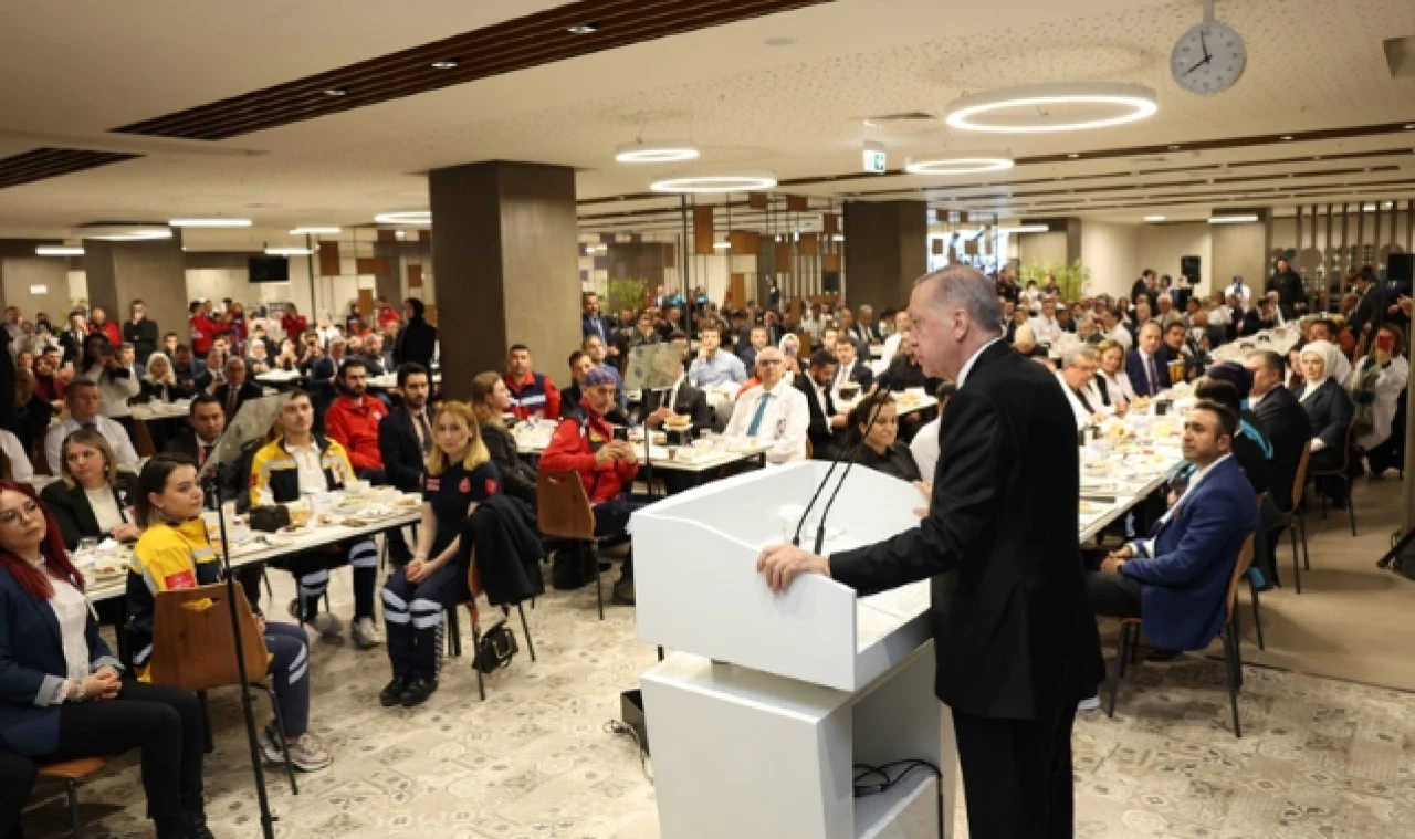 CUMHURBAŞKANI ERDOĞAN, SAĞLIK ÇALIŞANLARIYLA İFTARDA BİR ARAYA GELDİ