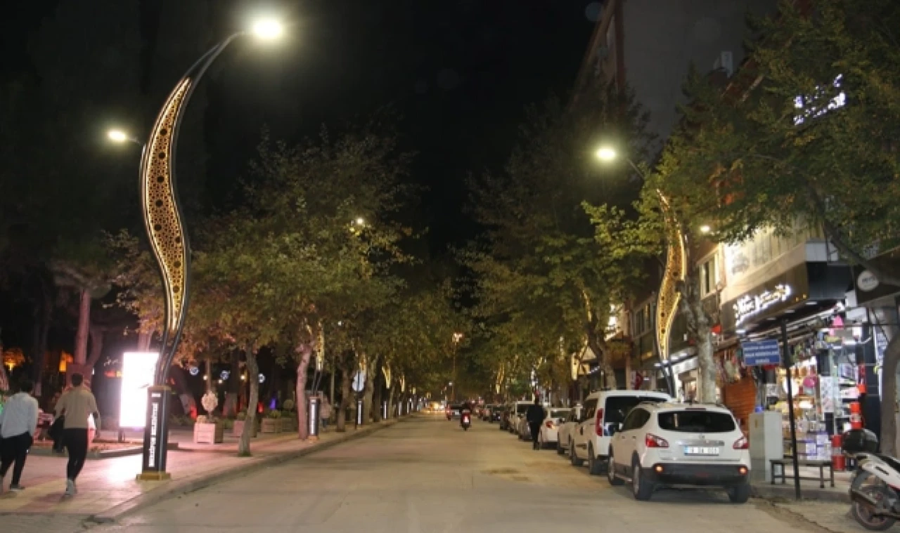 CUMHURİYET CADDESİ TRAFİĞE KAPATILIYOR