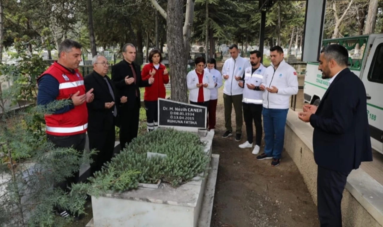 DR. NEZİH CANER KABRİ BAŞINDA ANILDI