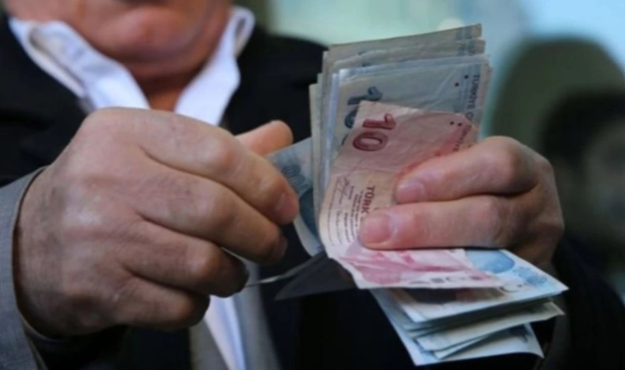 EMEKLİLERİN MAAŞ VE İKRAMİYE ÖDEMELERİ BAŞLADI