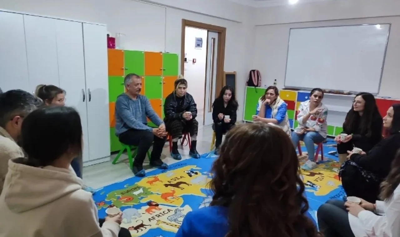 ESRA MASATLI KIZ ÇOCUKLARIYLA İFTAR YAPTI