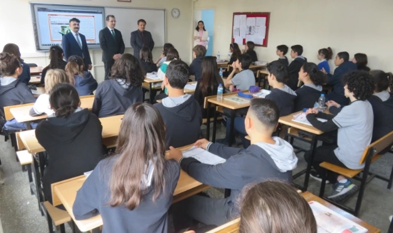 Güldoğan, Okul Ziyaretinde Bulundu