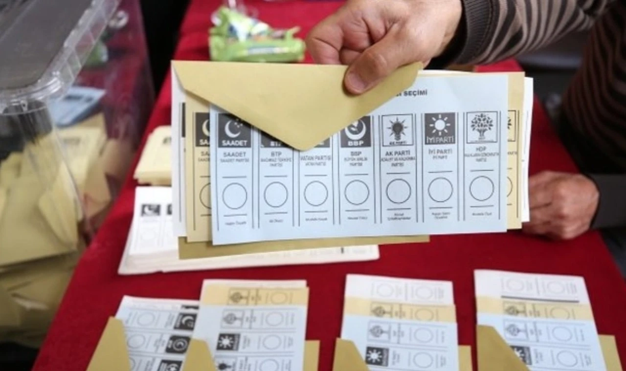 İTTİFAK VE SİYASİ PARTİLERİN OY PUSULASINDAKİ YERLERİ İÇİN KURA YARIN ÇEKİLECEK