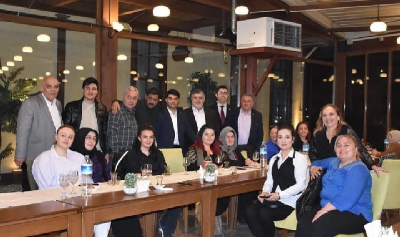 İYİ PARTİLİLER DEPREMZEDELERLE İFTARDA BULUŞTU