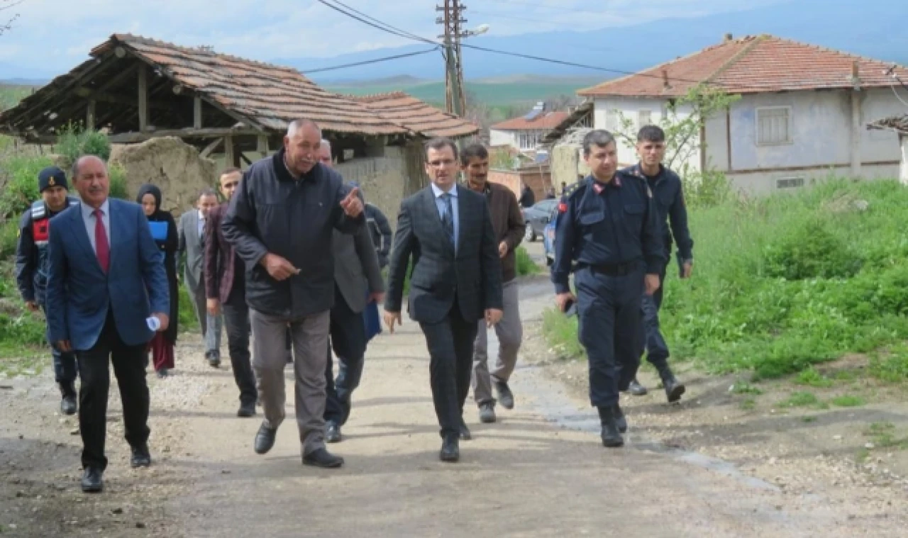 KÖY SAKİNLERİNDEN TALEPLERİNİ DİNLEDİ