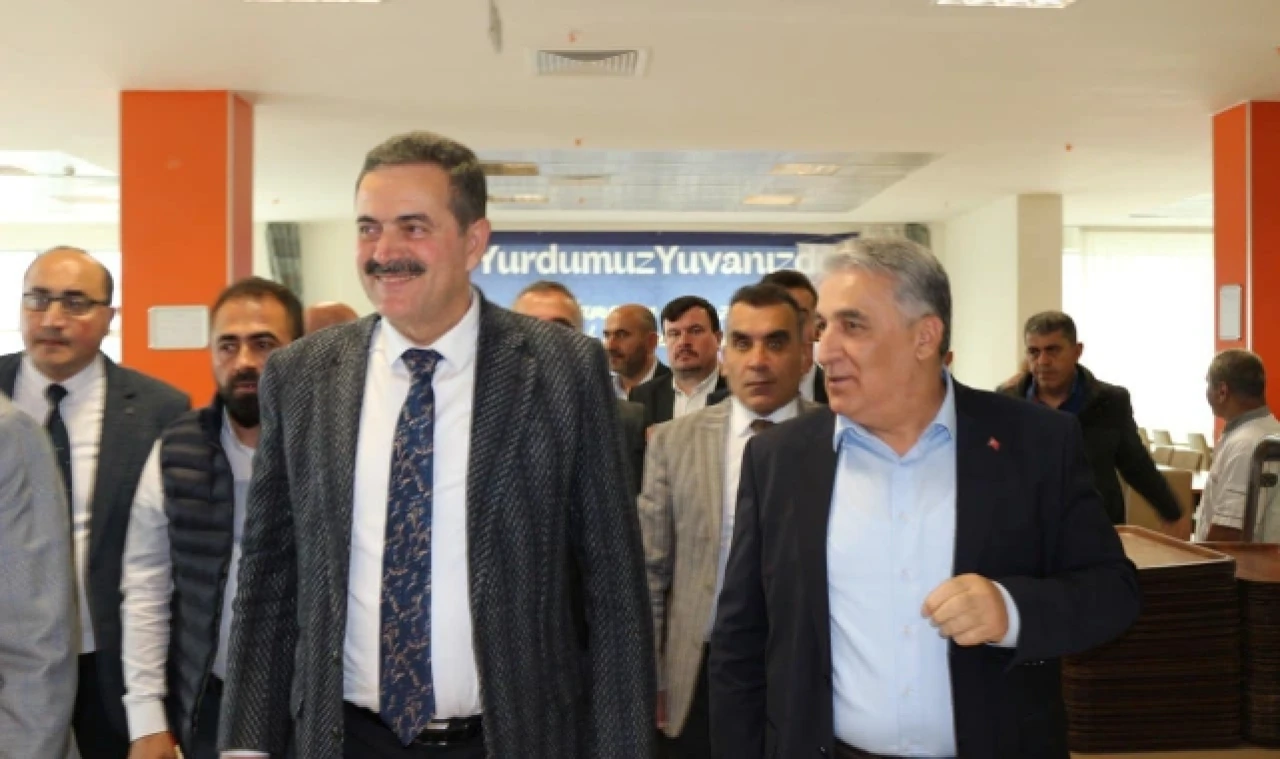 Millet Vekili Adayı İpek, Depremzedelerle Bayramlaştı