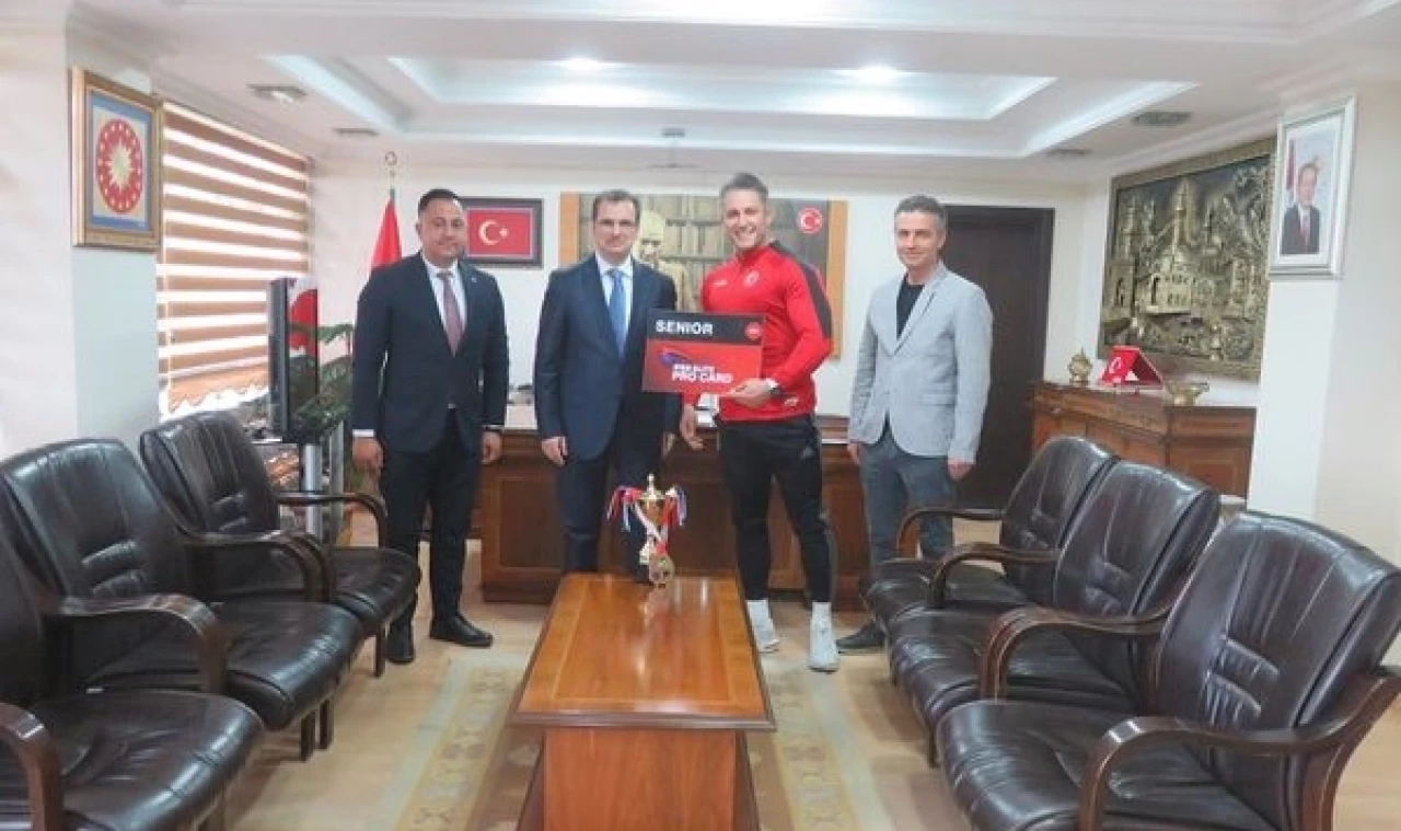 Milli Sporcu Yasin Ayrancı, Güldoğan'ı Makamında Ziyaret Etti
