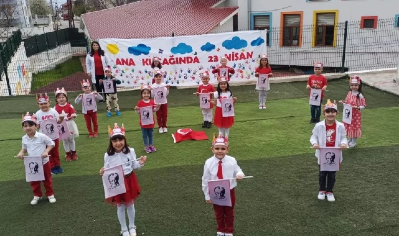 MİNİKLERİN BAYRAM COŞKUSU