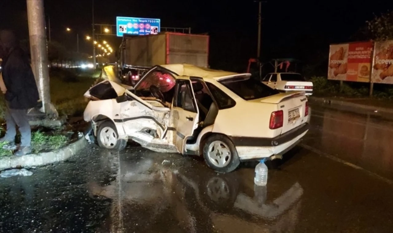 SAMSUN’DA İKİ OTOMOBİLİN ÇARPIŞTIĞI KAZADA 11 KİŞİ YARALANDI