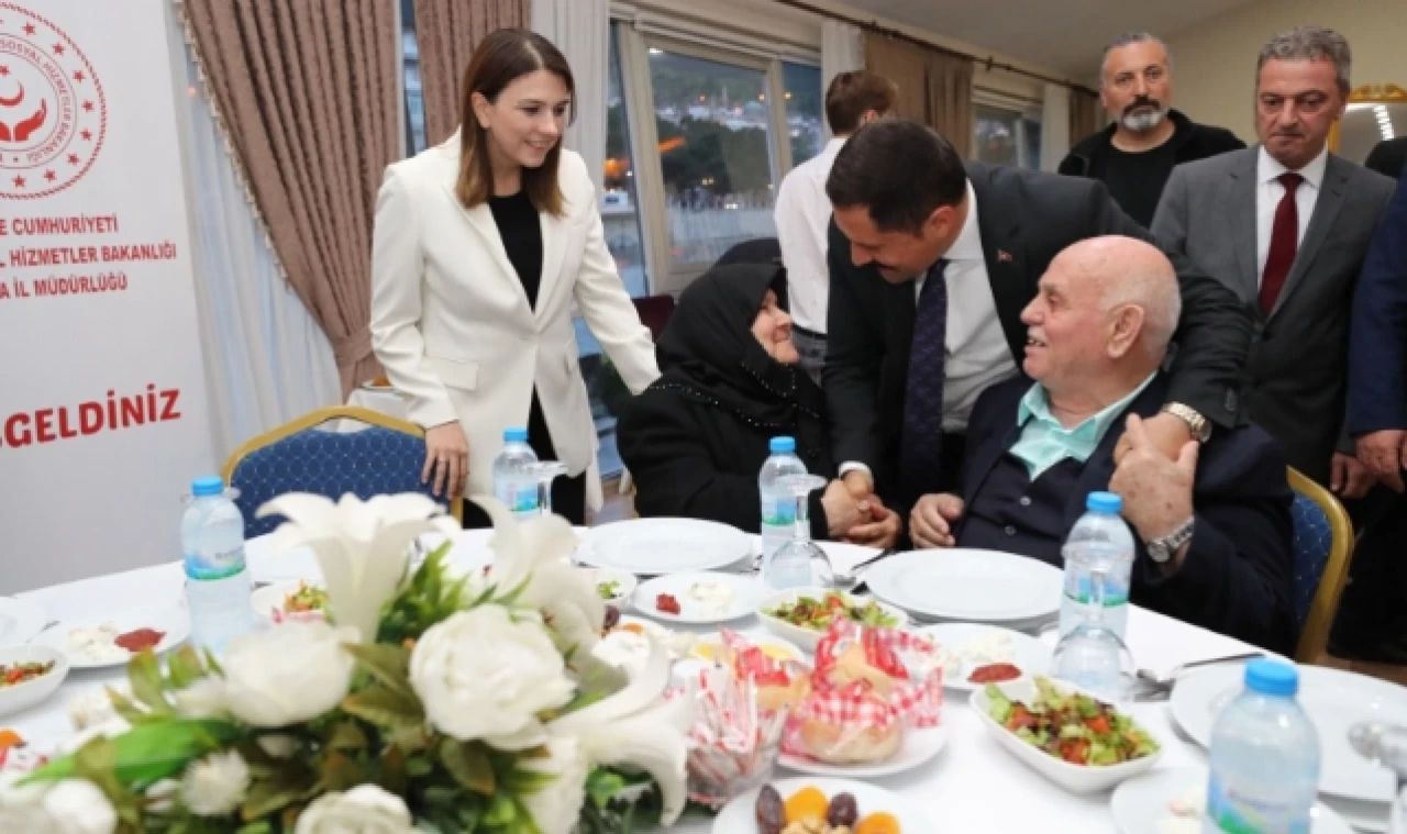 ŞEHİT AİLELERİ İÇİN İFTAR YEMEĞİ VERDİLER