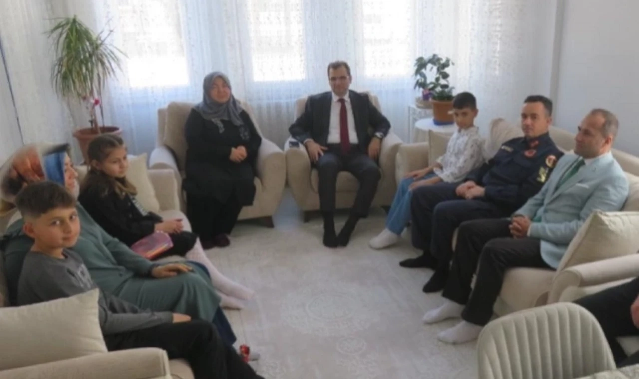 ŞEHİT AİLESİNE BAYRAM ZİYARETİ