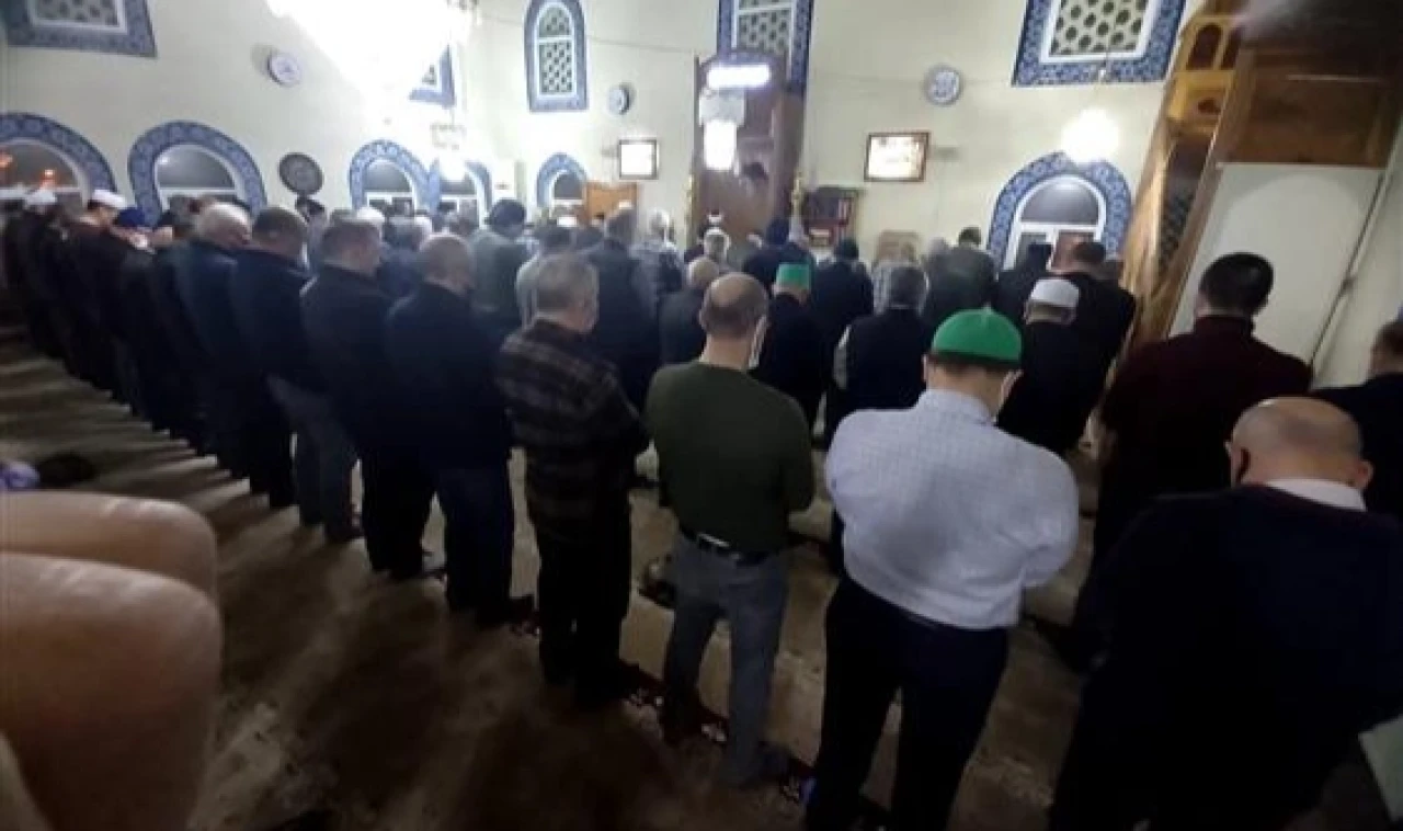 SULUOVA AKŞEMSEDDİN CAMİSİNDE ENDERUN USULÜ TERAVİH NAMAZI KILINDI