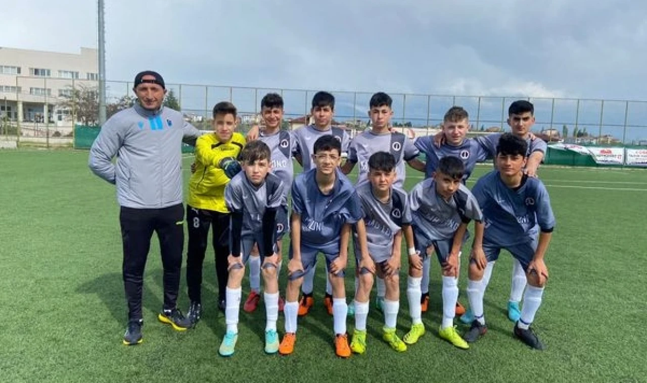 SULUOVA'DA 23 NİSAN FUTBOL TURNUVASI DÜZENLENDİ.