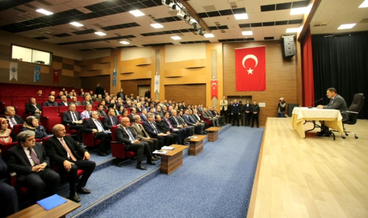 SULUOVA’DA KÖY VE MAHALLE MUHTARLAR TOPLANTISI YAPILDI