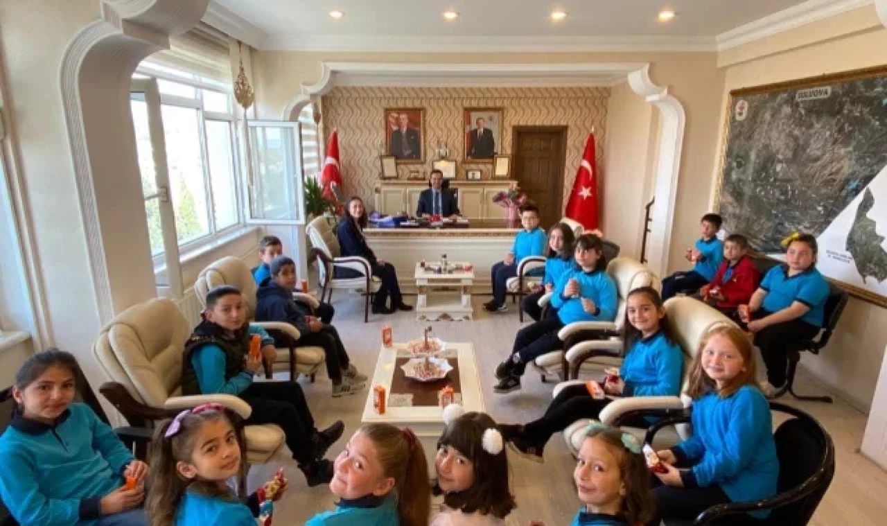 Suluova Kaymakamı Öğretmen Oldu