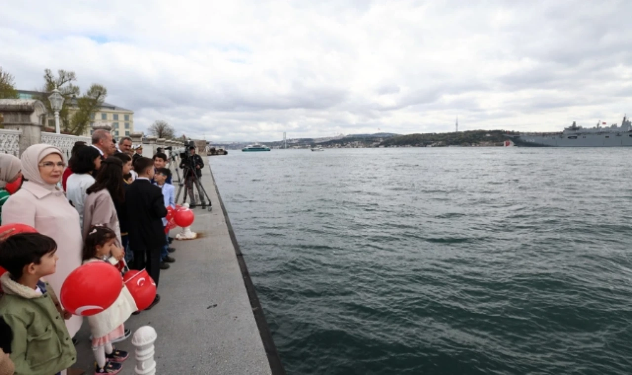 TCG ANADOLU, CUMHURBAŞKANI ERDOĞAN’I SELAMLADI