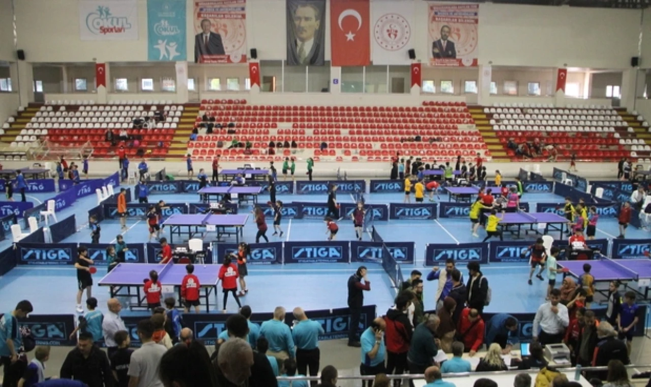 Türkiye Minikler ve Küçükler Ferdi Masa Tenisi Şampiyonası Amasya'da sürüyor