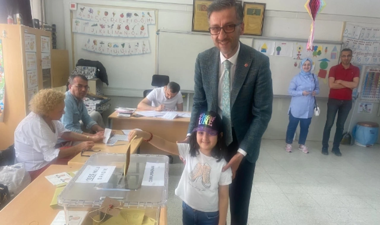 AK PARTİ İLÇE BAŞKANI KUZUCU OYUNU KULLANDI