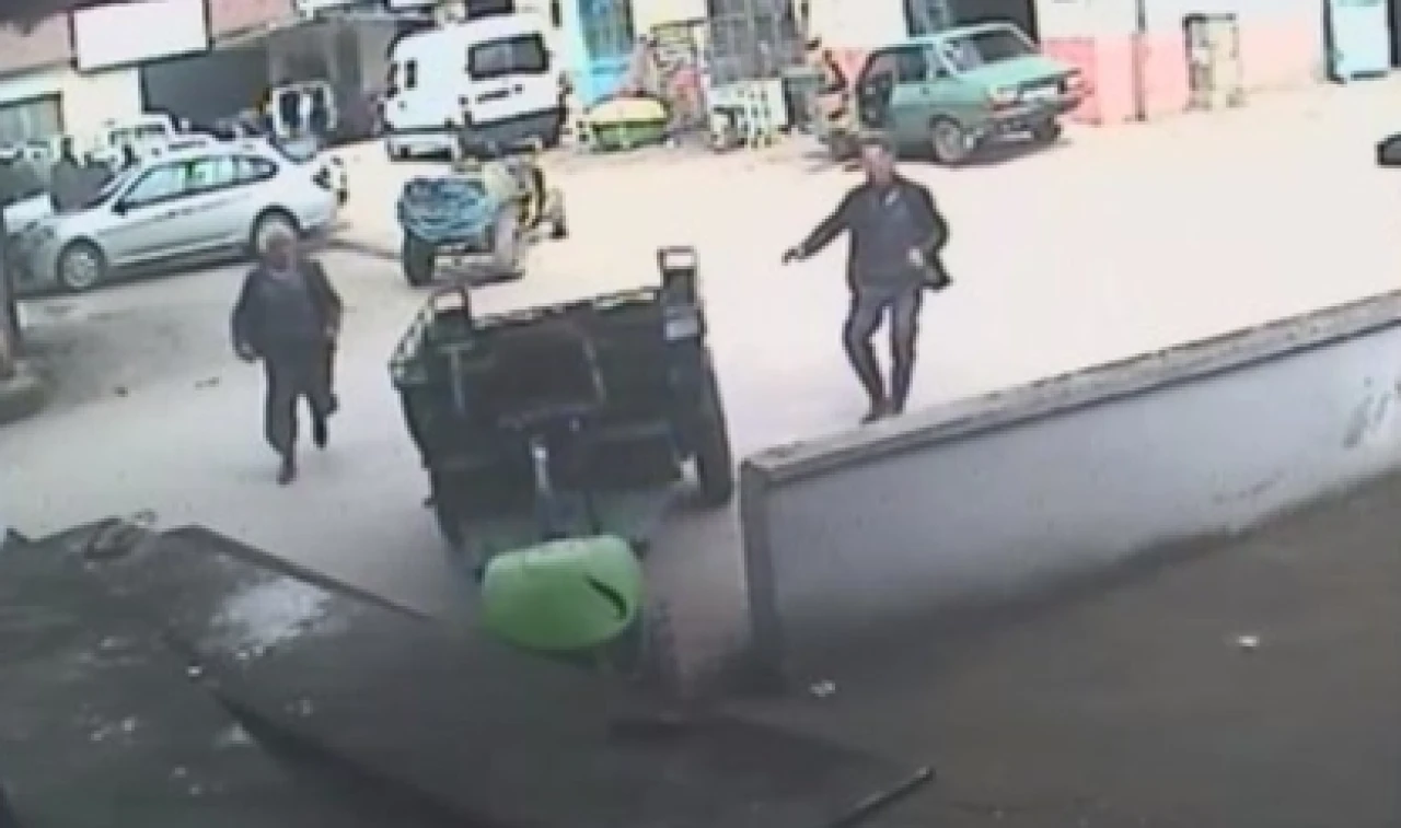 Amasya'da el freni çekilmeden bırakılan "pat pat" bahçe duvarına çarptı