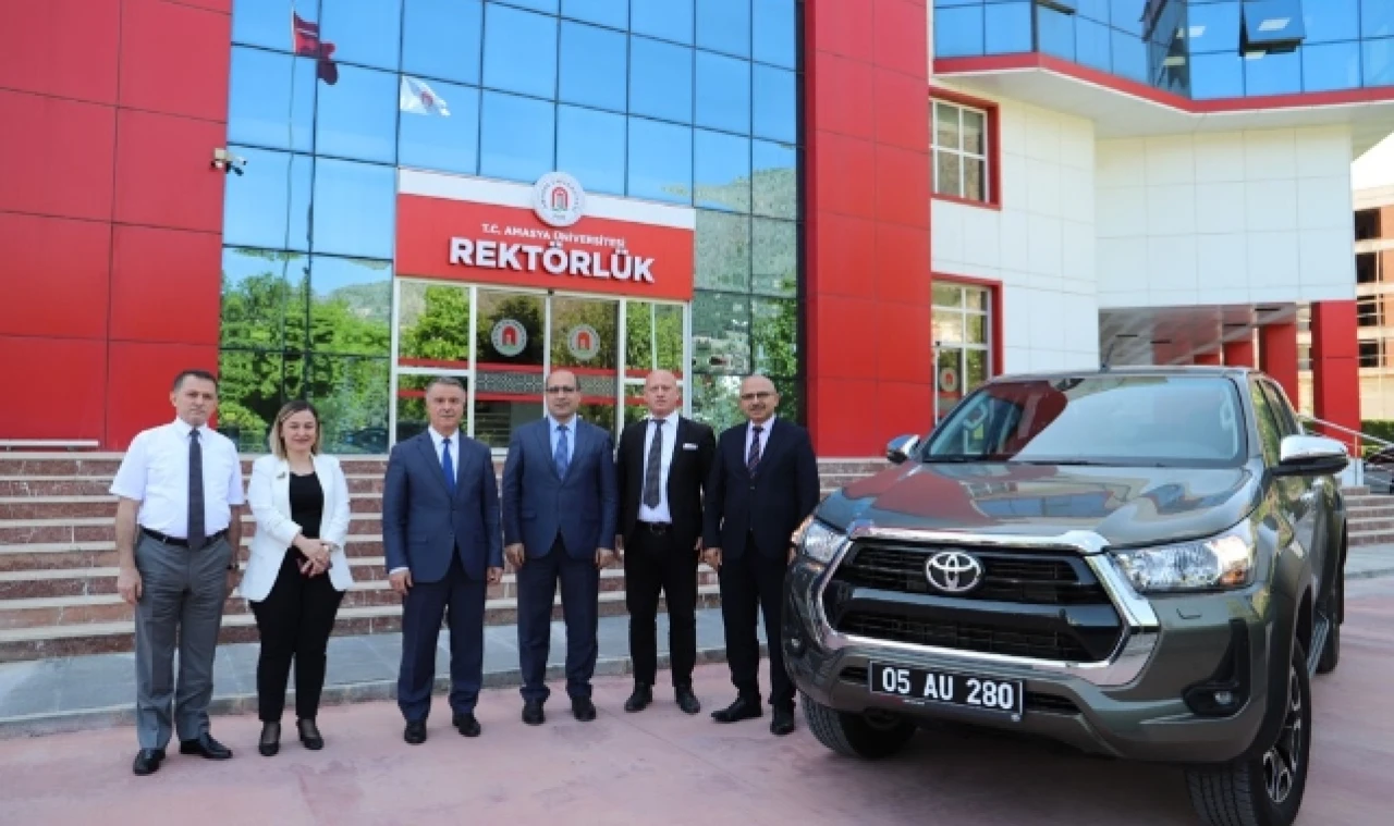 AMASYA ÜNİVERSİTESİ’NE TOYOTA HİLÜX HAYIRLI OLSUN