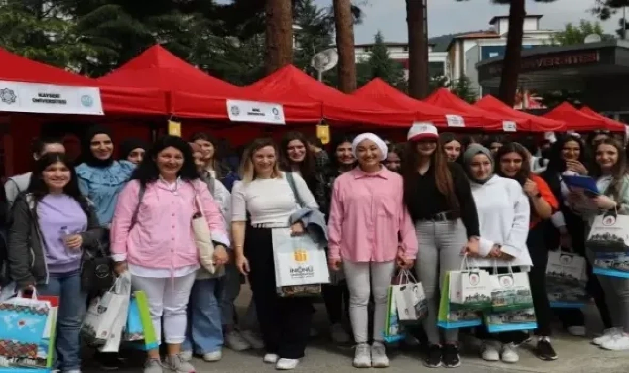 AMASYA ÜNİVERSİTESİ'NDE TANITIM FUARI AÇILDI