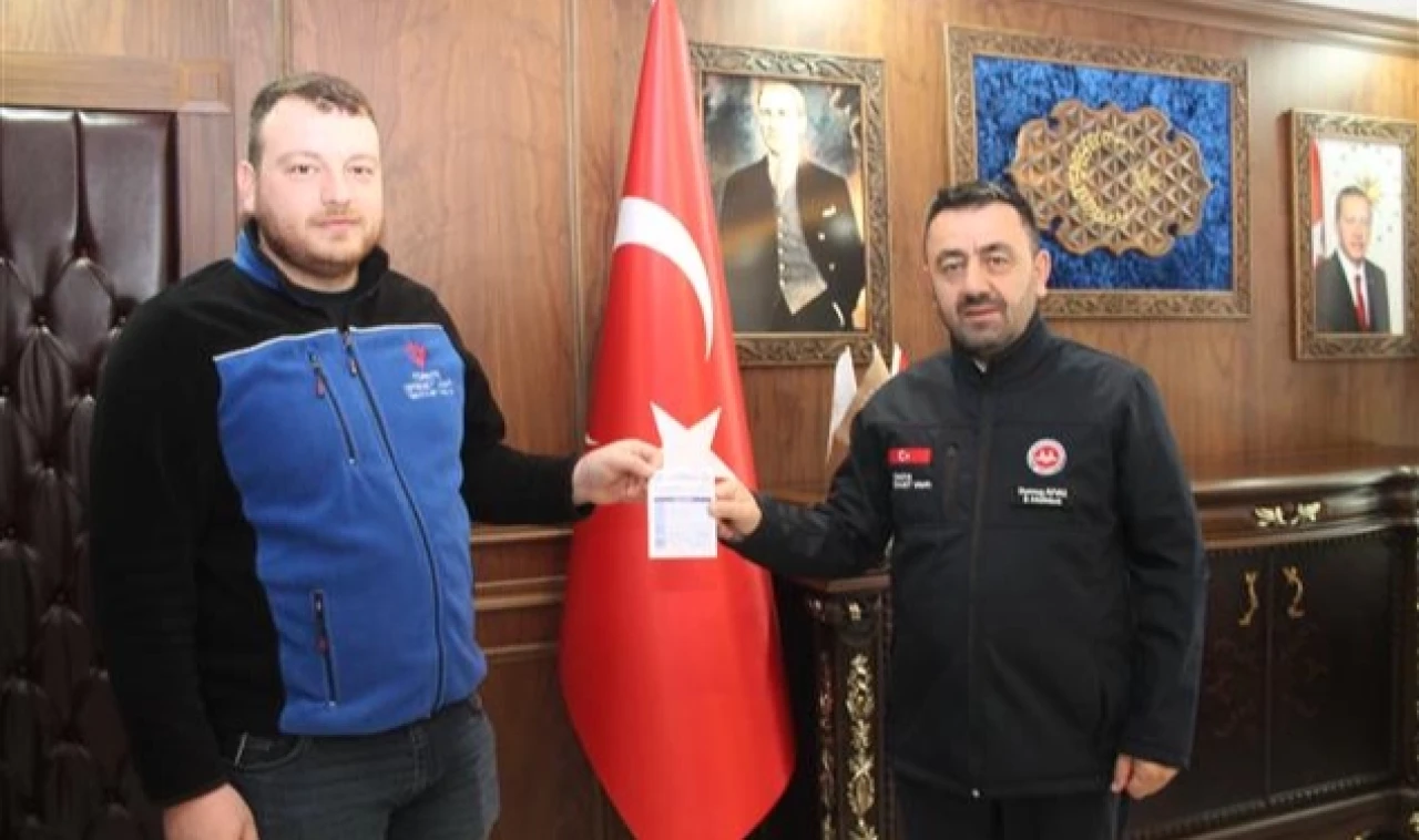 AYAZ, VEKALETLE KURBANINI TDV'YE BAĞIŞLADI