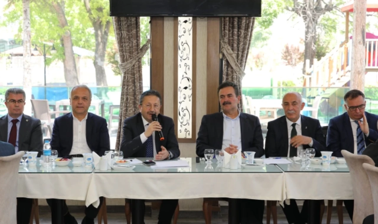 Bakan Yardımcısı Tiryaki, Haluk İpek ile Sektör Temsilcileriyle Toplantı Yaptı