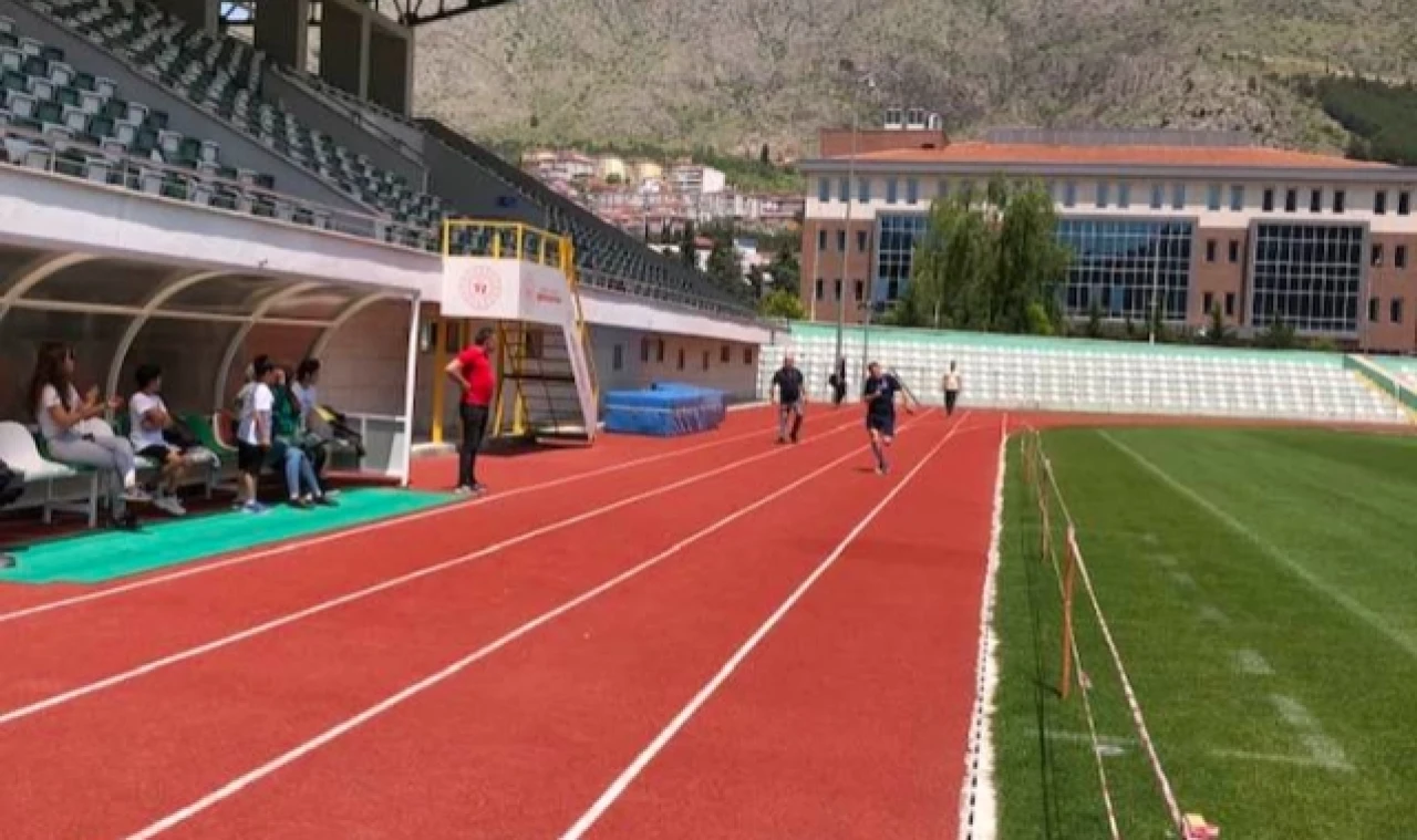 BAŞARIYA DOYMUYORLAR