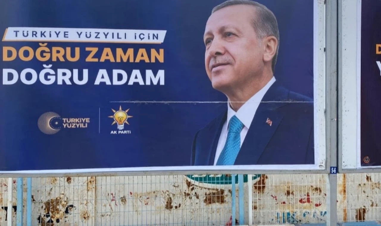 CUMHURBAŞKANI POSTERİNE SALDIRI!