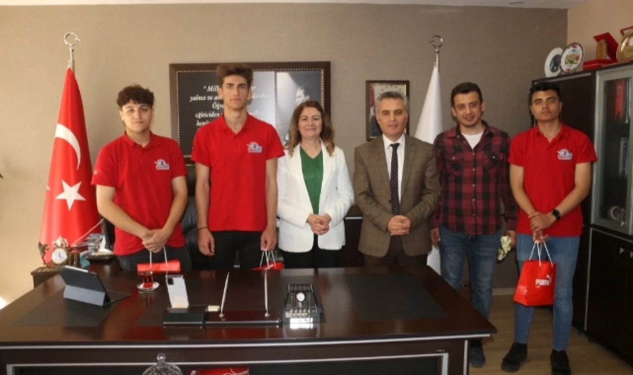 Davu, Teknofest Türkiye İkincilerine Ödül Verdi