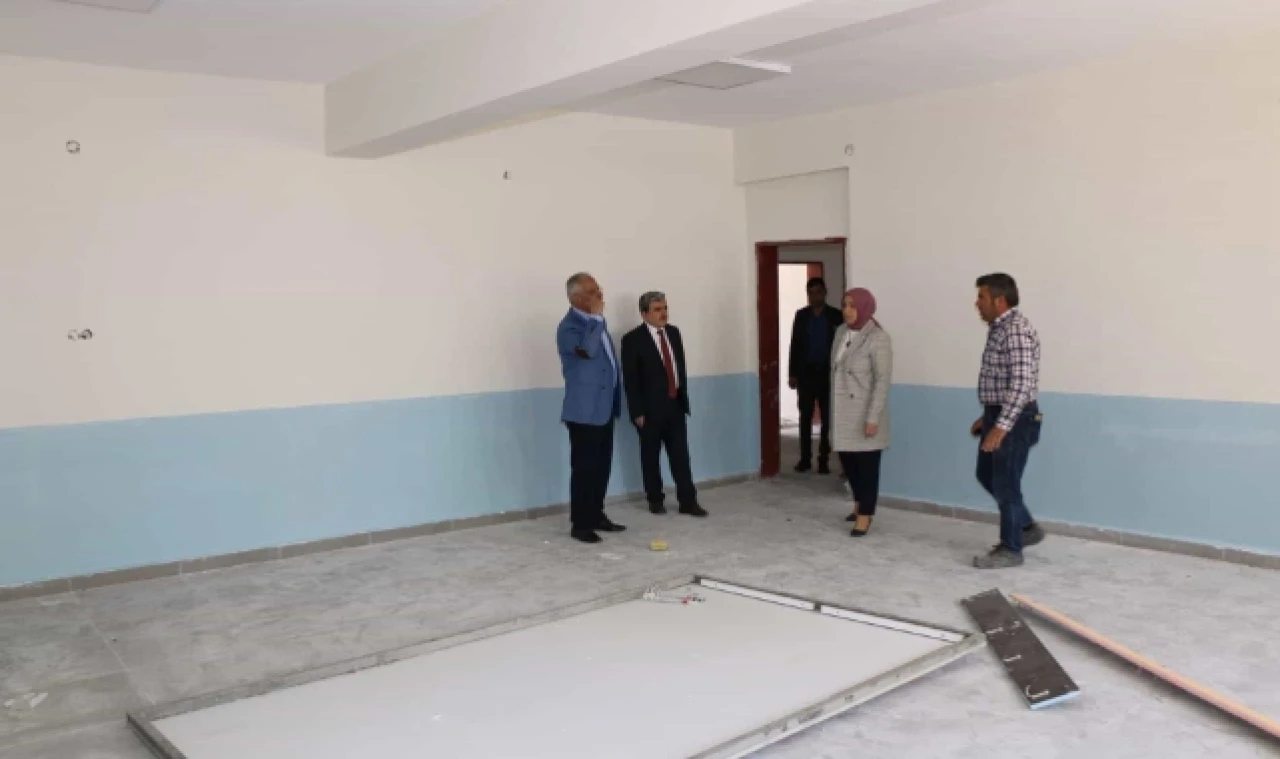 DEVAM EDEN OKUL TADİLATI İNCELENDİ