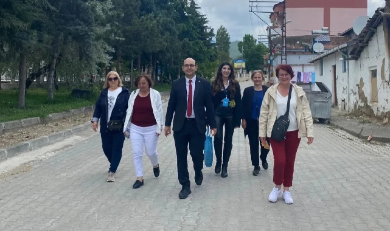 DURMADAN DİNLENMEDEN KAPI KAPI ÇALIŞIYORUZ