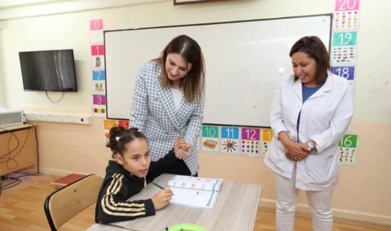 Esra Masatlı,  Dezavantajlı Öğrencileri Ziyaret Etti
