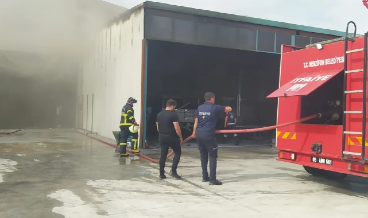 FABRİKADA ÇIKAN YANGIN KORKUTTU