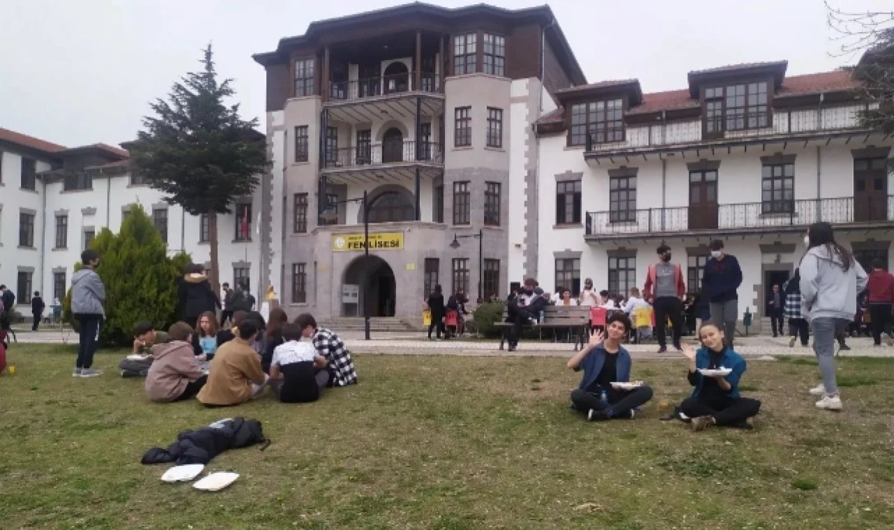 FEN LİSESİ GENÇLİK ŞÖLENİNE EV SAHİPLİĞİ YAPACAK