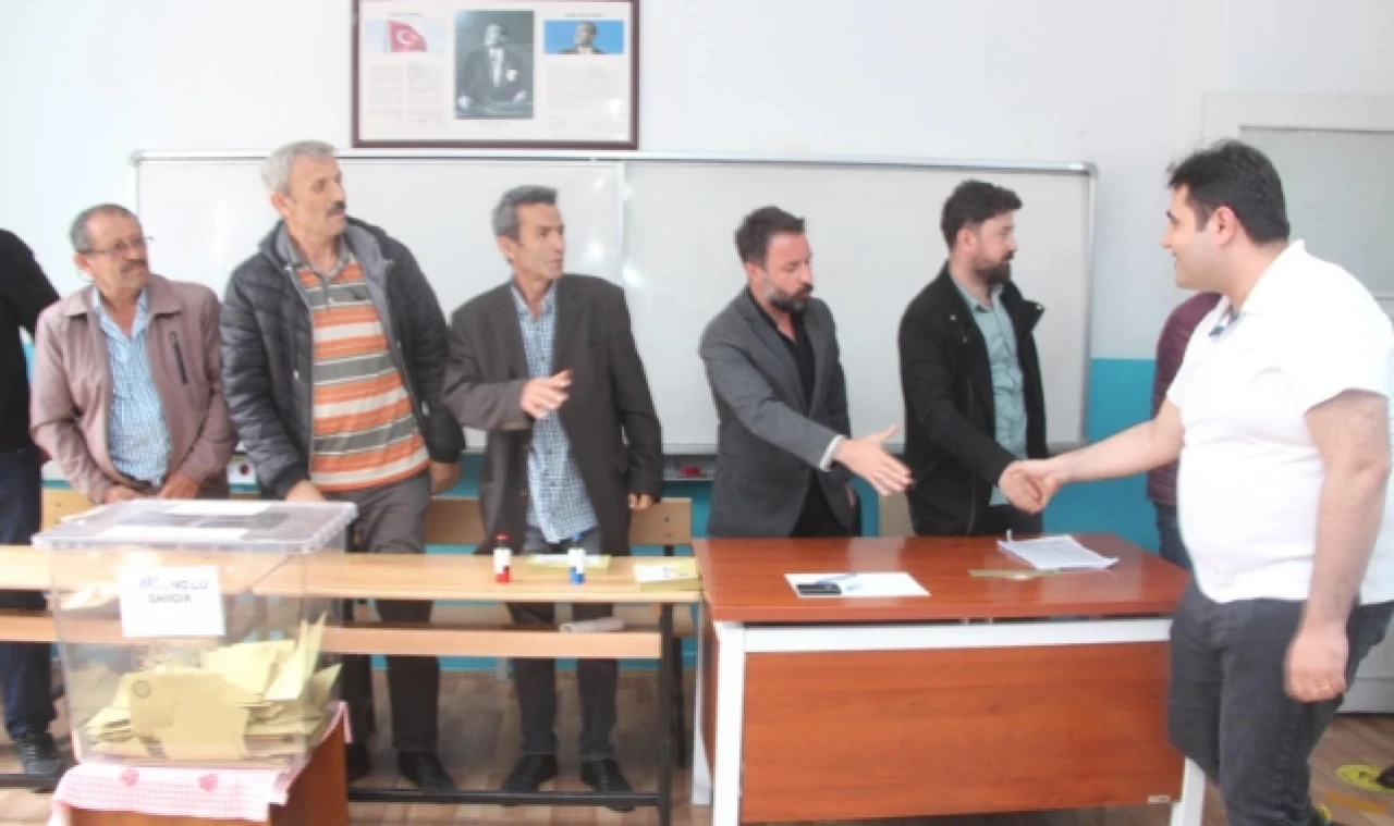 SEÇİM SANDIKLARINI ZİYARET ETTİ