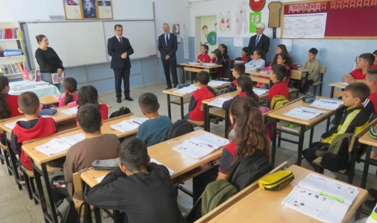 Güldoğan, Okul Ziyaretinde Bulundu