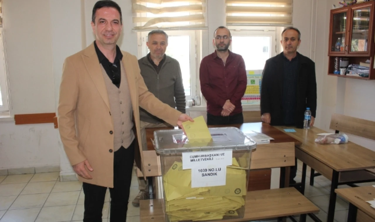  Gürçam: "Seçimler demokrasinin şölenidir."