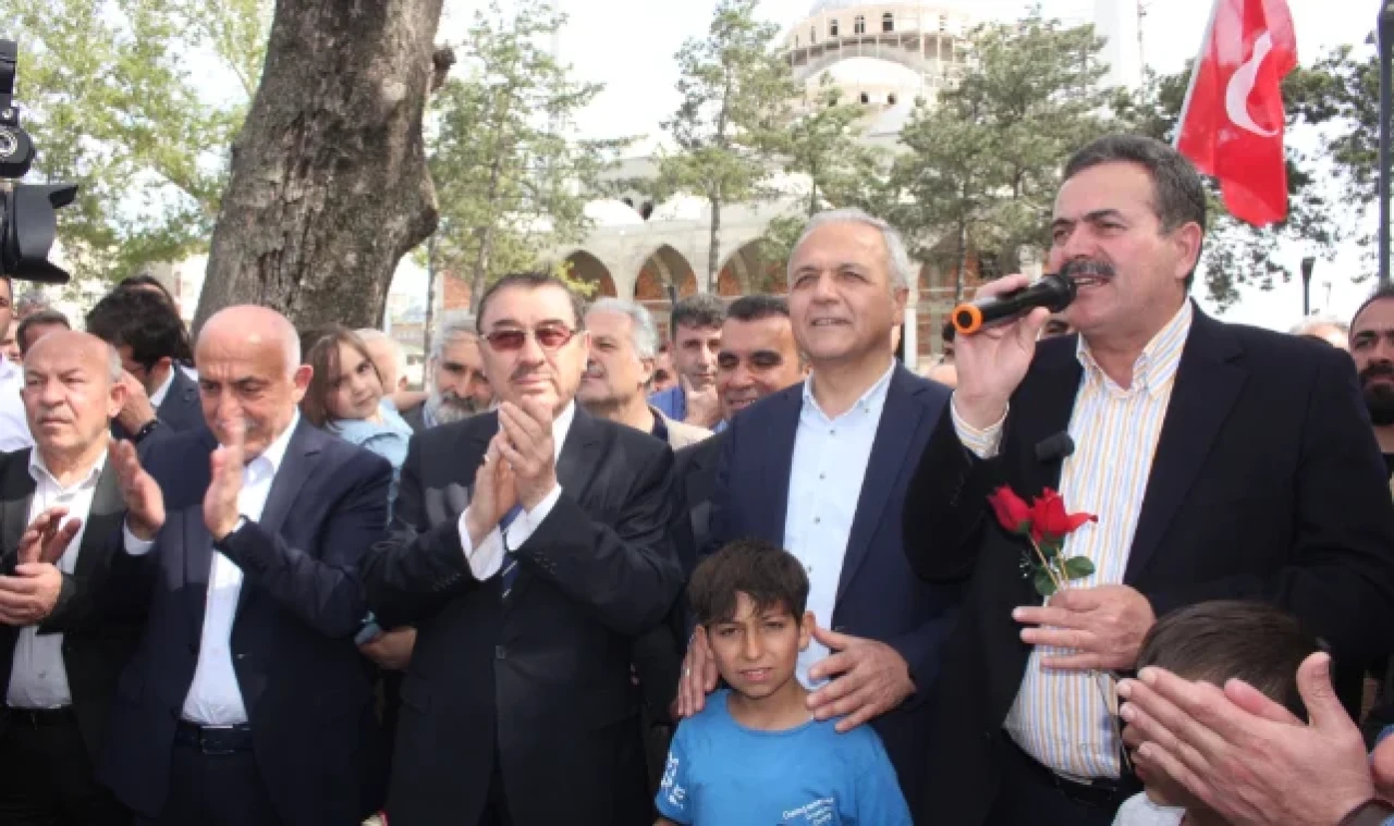 İpek,'Milletimiz,Yıllardır Kendisine Dar Gelen Gömleği Artık Yırtıp Atmıştır.'
